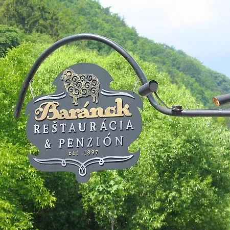 Restauracia & Baranok בית הארחה 3*